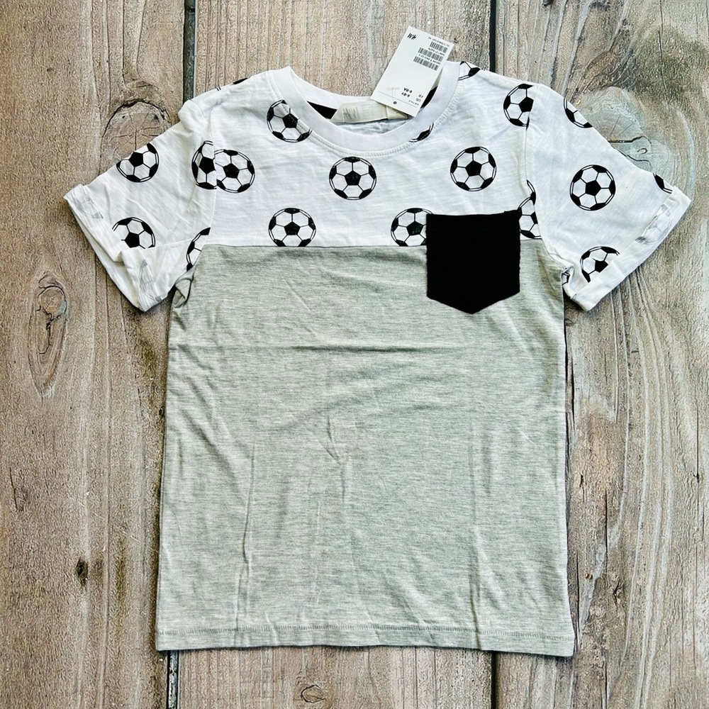 H&M size 6-8yrs Boys Short Sleeve Soccer Ball T-Shirt, Gray White Black Pocket
